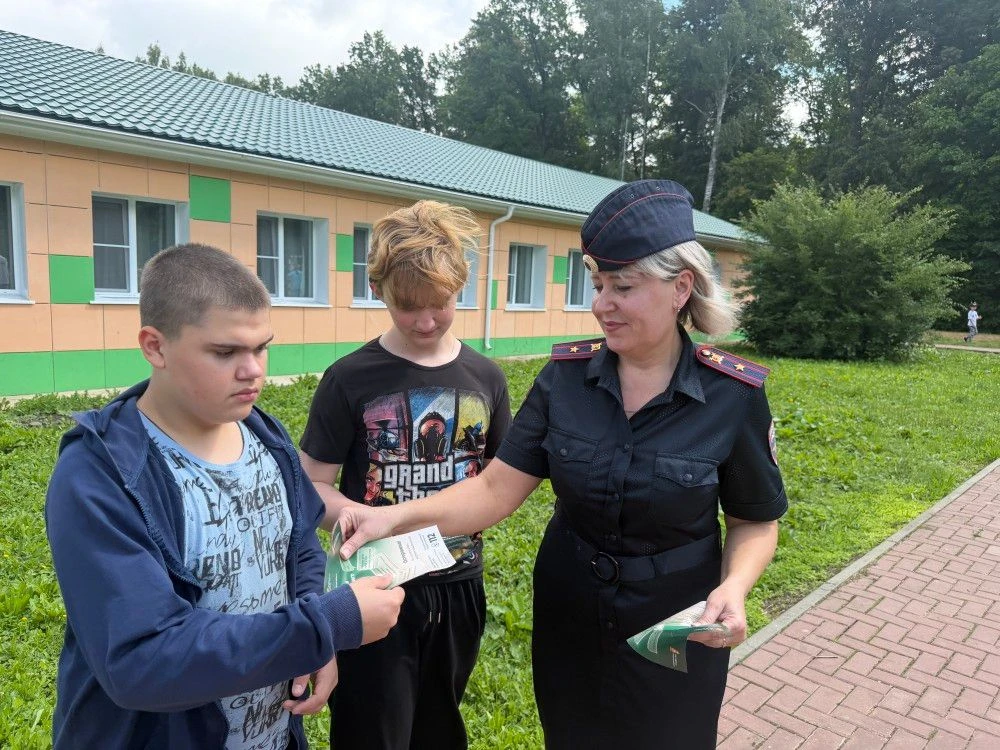 Осторожно — мошенники! 🚨👮‍♀️

В детском оздоровительном лагере Зарайска прошла профилактическая ак