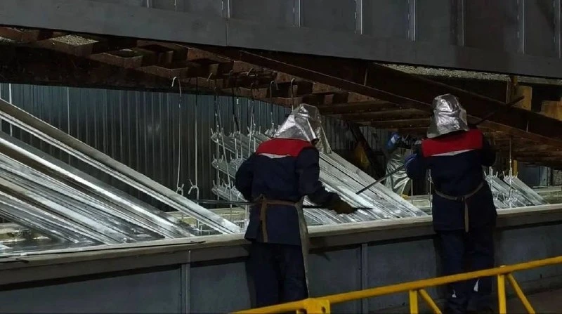 🏭 Донецкий завод возобновил горячее цинкование спустя восемь лет

На Донецком заводе высоковольтных