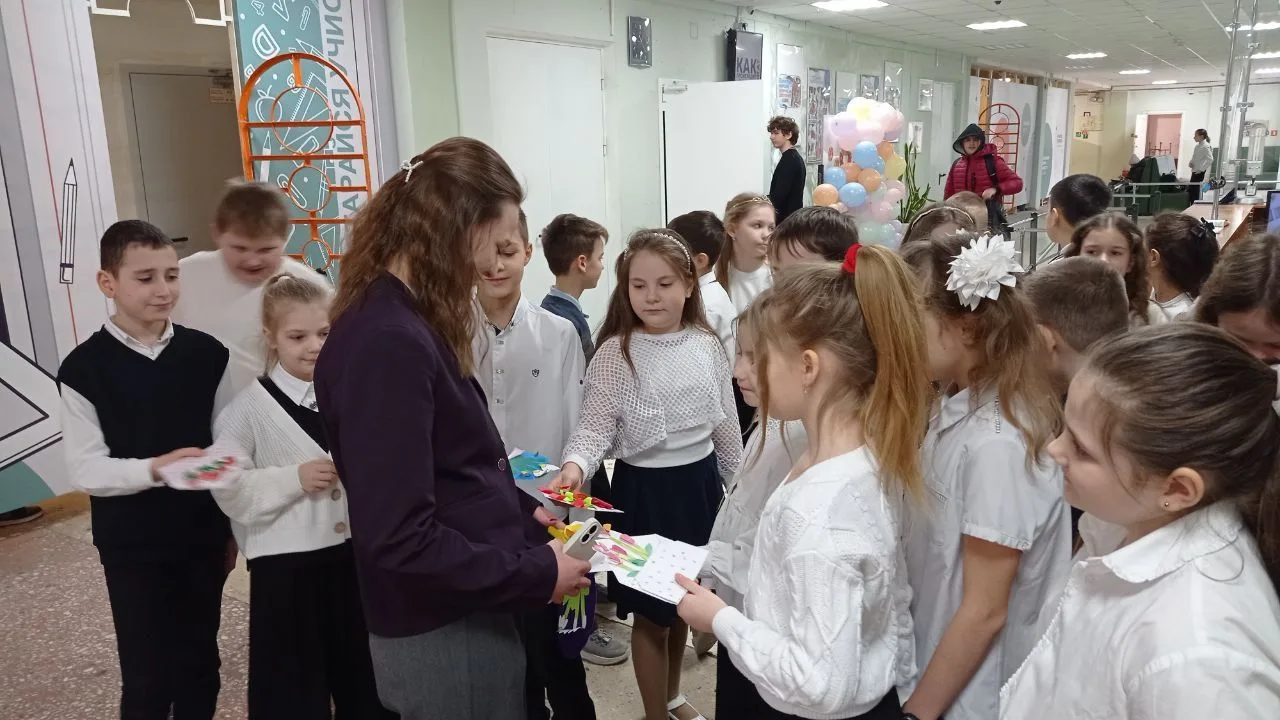 А  мы продолжаем делиться тем, как прошло празднование Международного женского для в нашей школе!  У