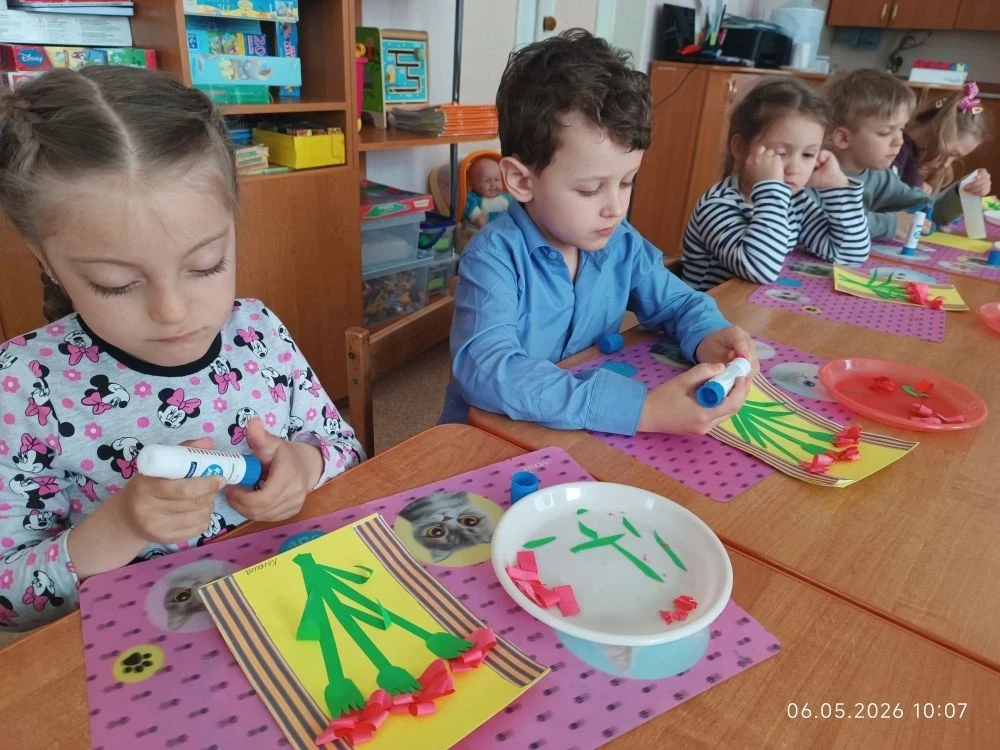 Георгиевская лента и гвоздики-это символ Великой Победы.
