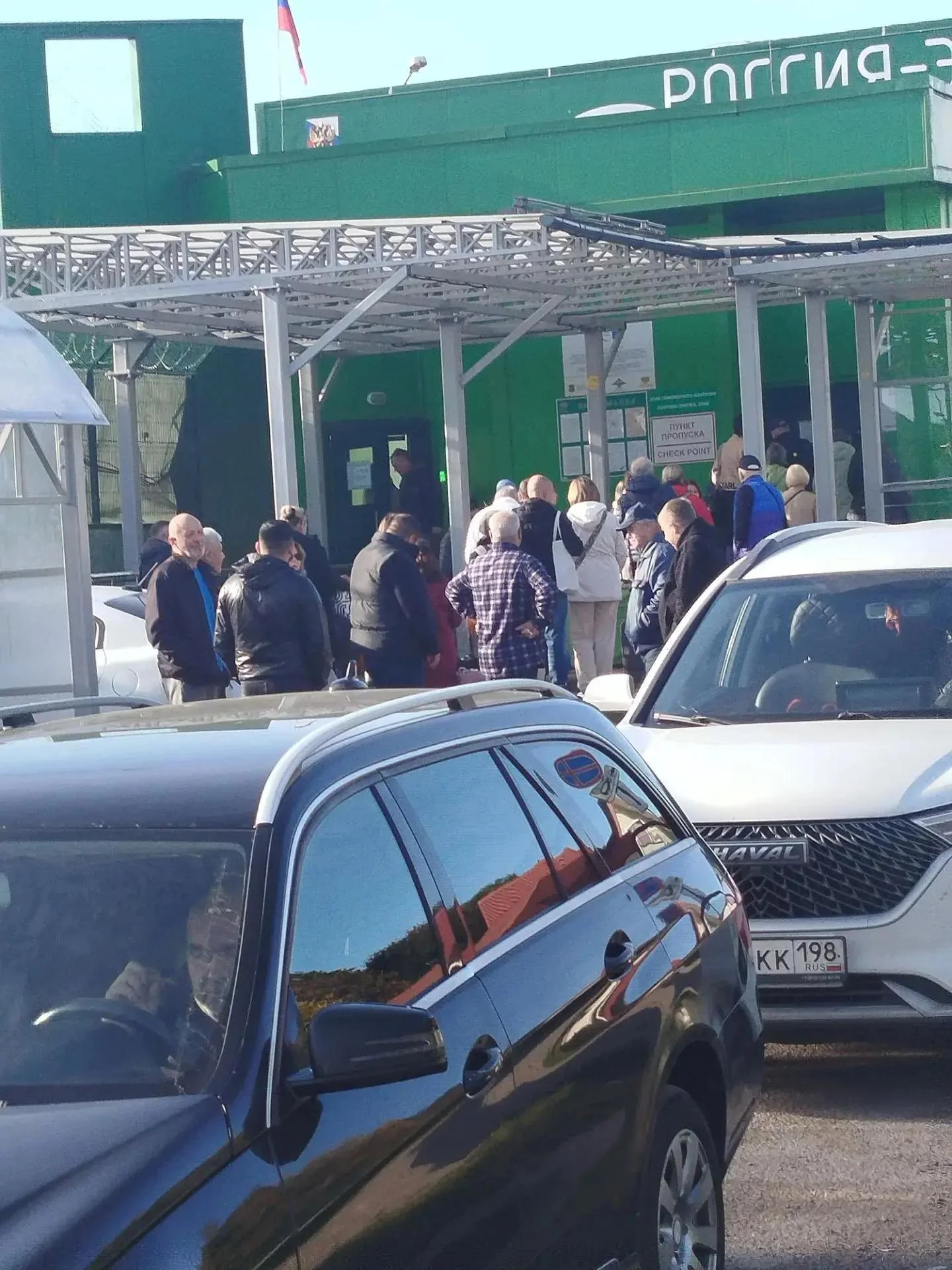Камеры, установленные на пограничном переходе между Эстонией и Ленобластью, фиксируют о...
