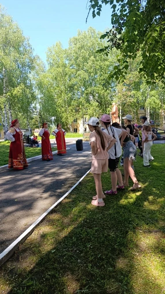 ☀️ День в лагере «Радуга»: дружба, знания и танцы под песни о Родине! ☀️

Сегодня наши отряды заряди