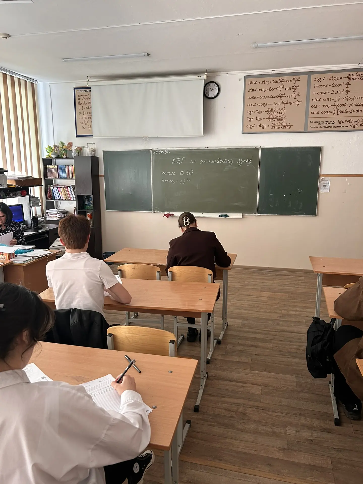 ✅ Сегодня прошёл третий день всероссийских проверочных работ! ✍️  Ребята из 5, 6, 7, 8 и 10 классов 