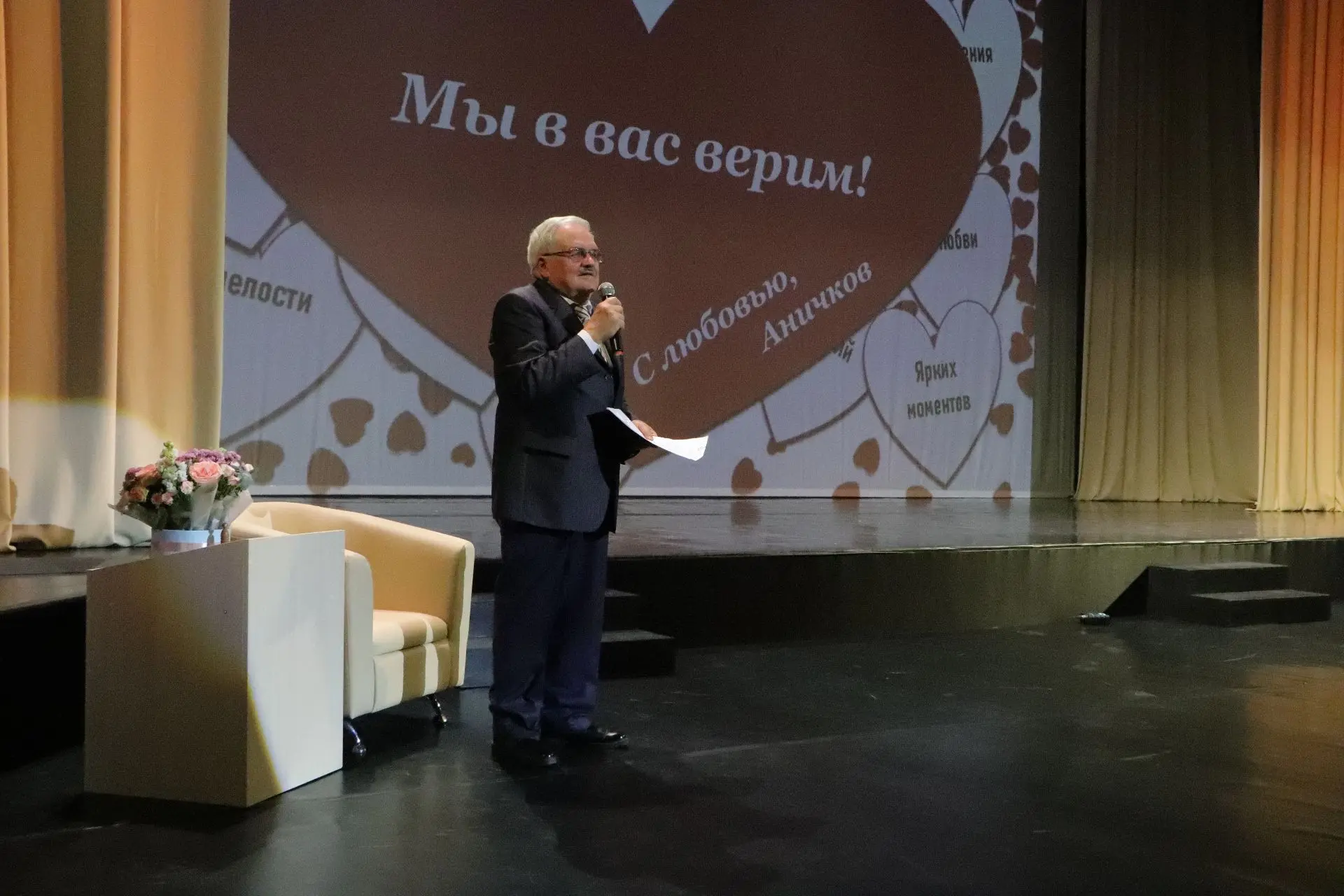 🔔✨36-й выпуск Аничкова лицея: как прошёл «Последний звонок»

В Аничковом лицее прошёл праздник «Пос