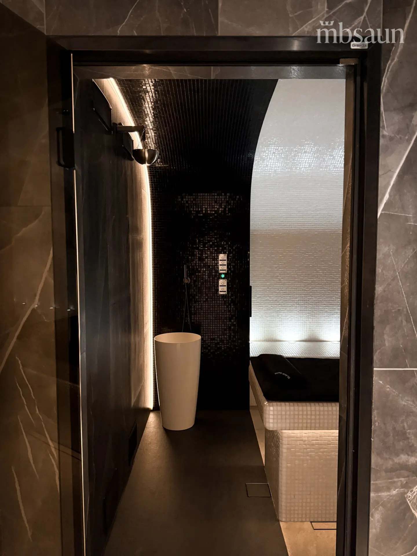 В современных фитнес-клубах spa-зона стала не дополнением, а обязательной частью простр...