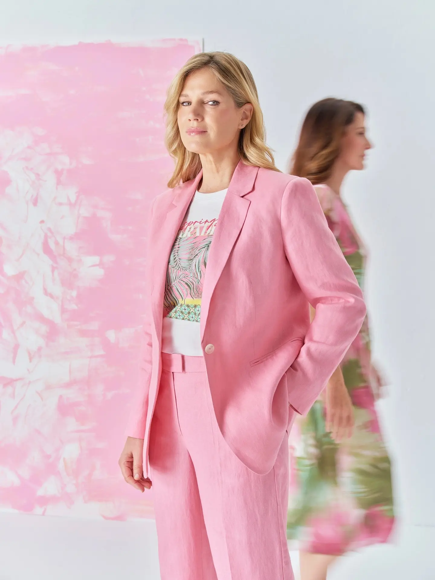 В новой коллекции Gerry Weber - приглушенные, но при этом яркие оттенки, будто выцветши...