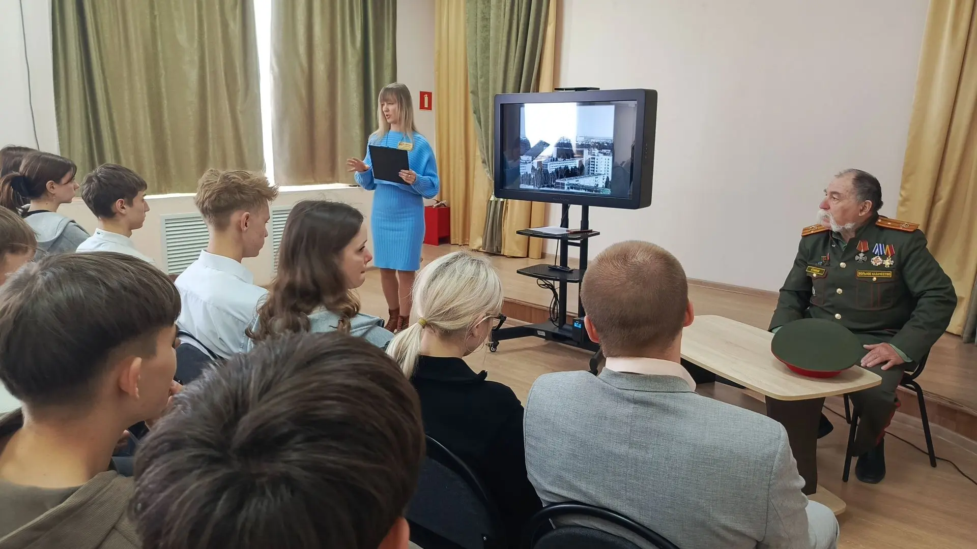 🏛 Cтуденты группы ЗУ-21 отделения профессиональных технологий Ейского полипрофильного колледжа с кур