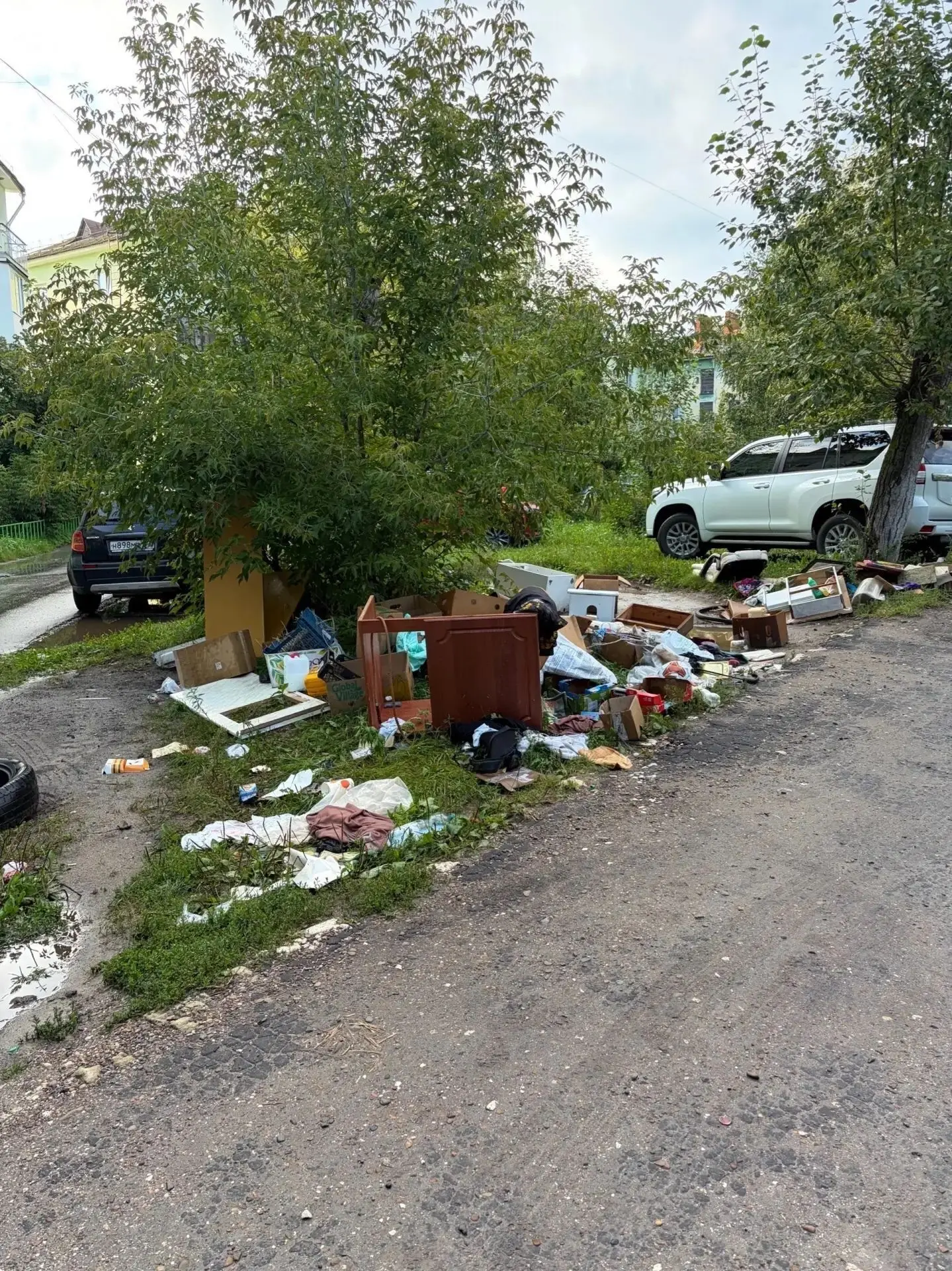Хочу обратиться с огромной просьбой осветить ситуацию, связанную с управдомом, который ...