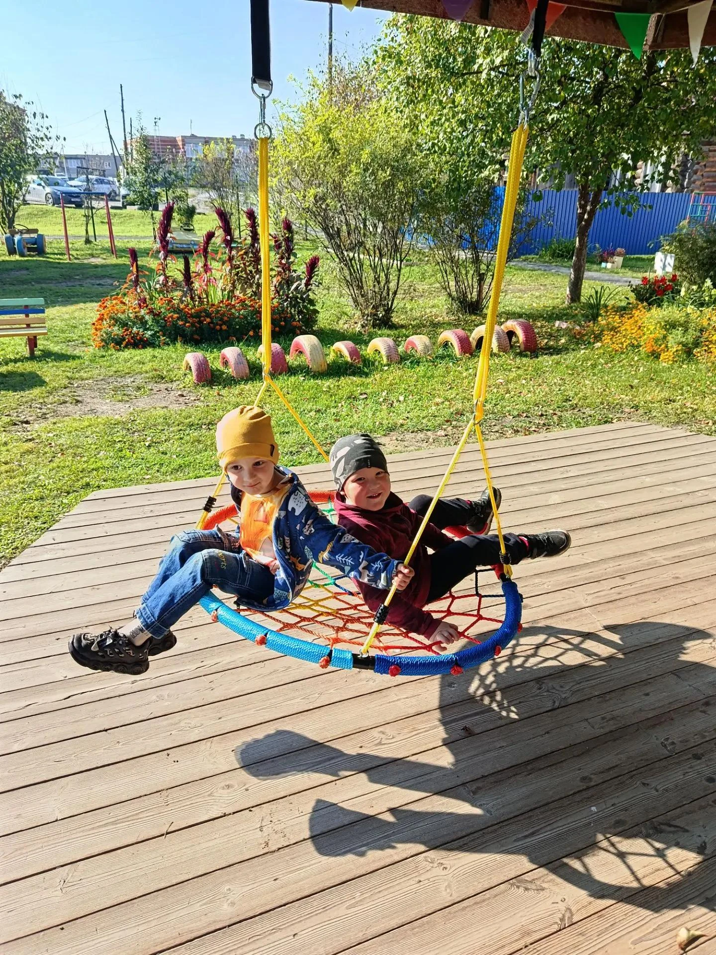 Новое игровое оборудование на нашей прогулочной площадке:
