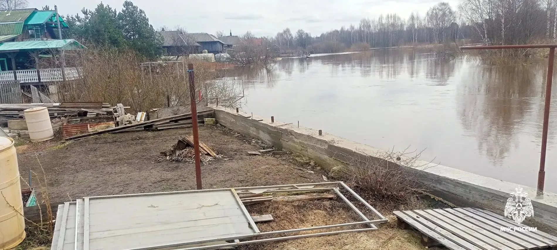 💥 Под Костромой затопило несколько дачных участков   Уровень воды в реке Меза, протекающей в Костром