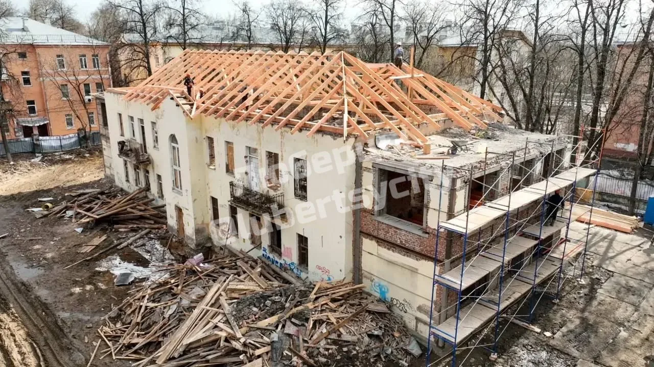 🏗 В поселке Люберец ремонтируют Детскую школу искусств №3  Усиливают проемы, монтируют стропила и пе