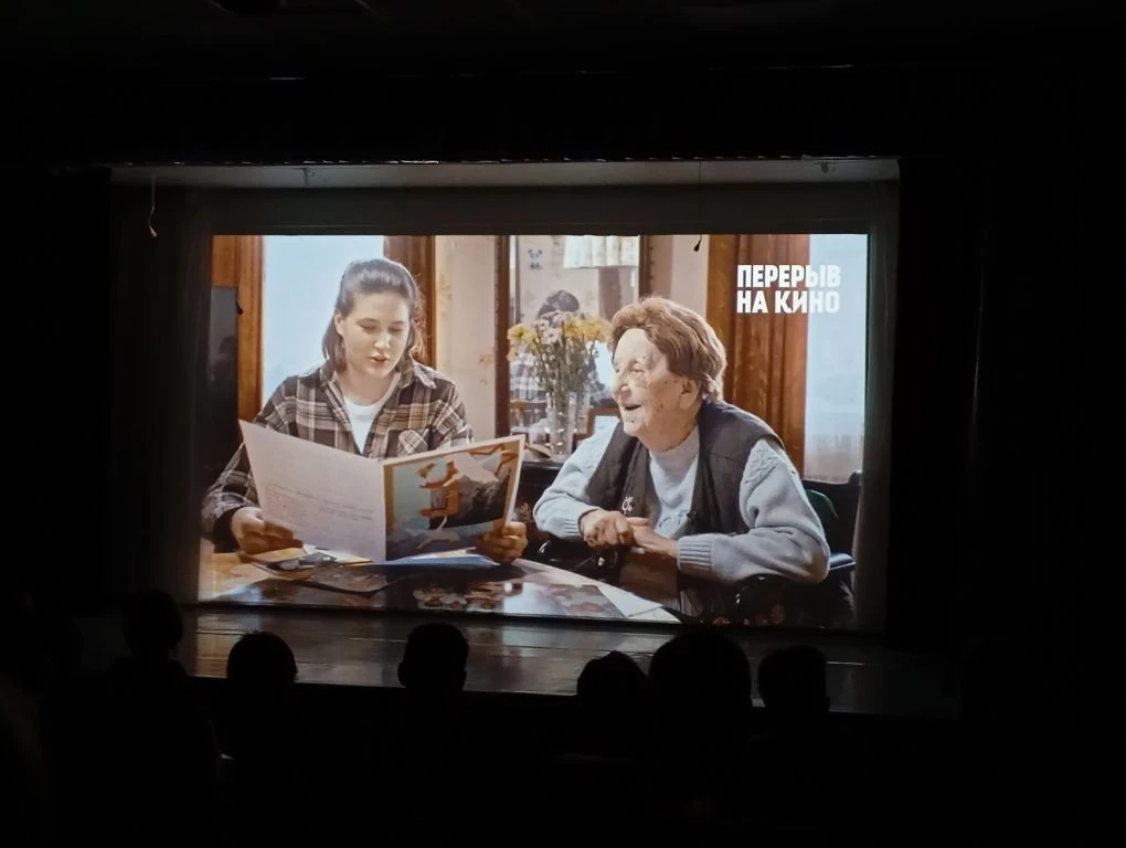 КИНО В ПАМЯТЬ О ЛЕНИНГРАДЦАХ📽️  Ученики шестого класса приняли участие в акции «Перерыв на кино». По