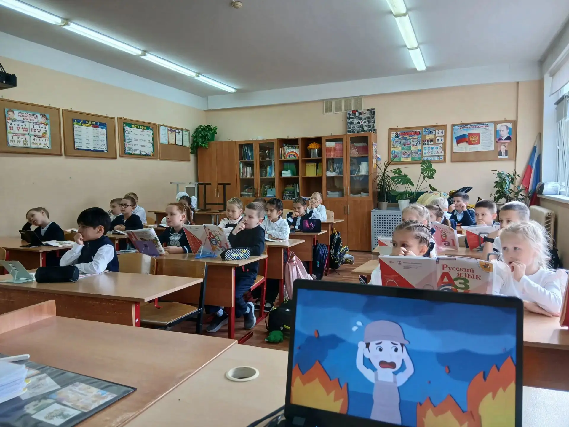 Ребята не только освежили в памяти правила дорожного движения, но и стали настоящими зн...
