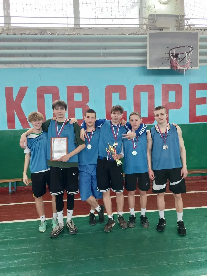 ⛹️🏋️🏆🥈Команда юношей школы №11 приняла участие в городских соревнованиях «А-ну-ка парни» и заняла 2 