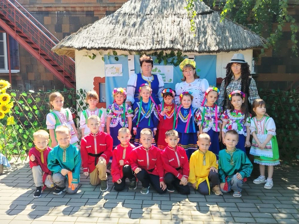 В нашем детском саду прошёл замечательный и светлый праздник — День Святой Троицы.