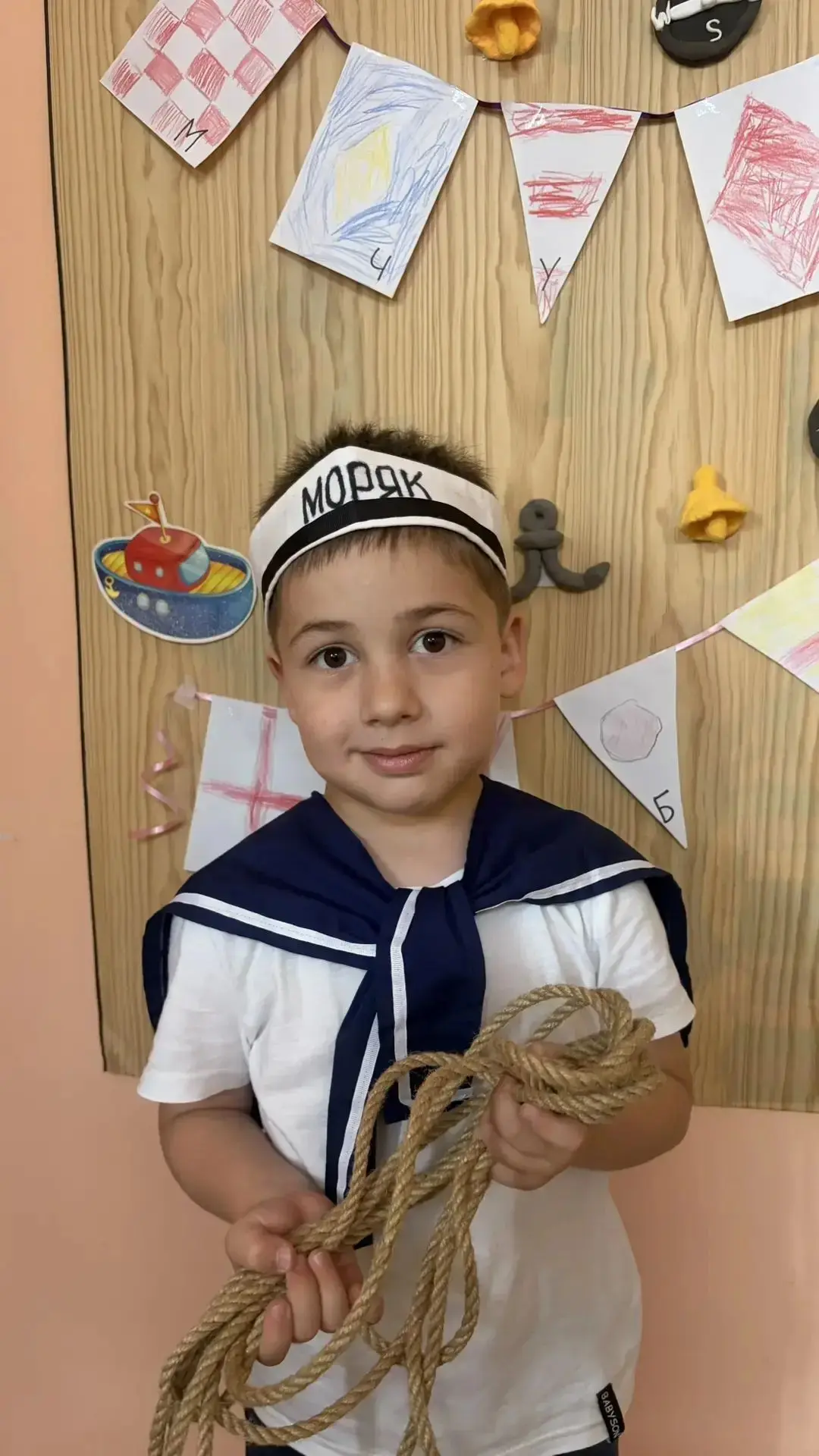 Вы только посмотрите на наших очаровательных моряков 😍

Интересно, какие приключения их ждут вперед