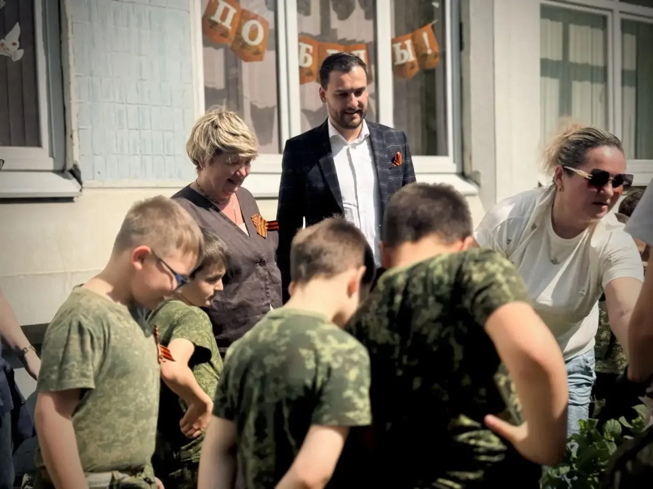 В Кадетской школе прошла традиционная акция «Сирень Победы»   В преддверии Дня Победы ученики первых