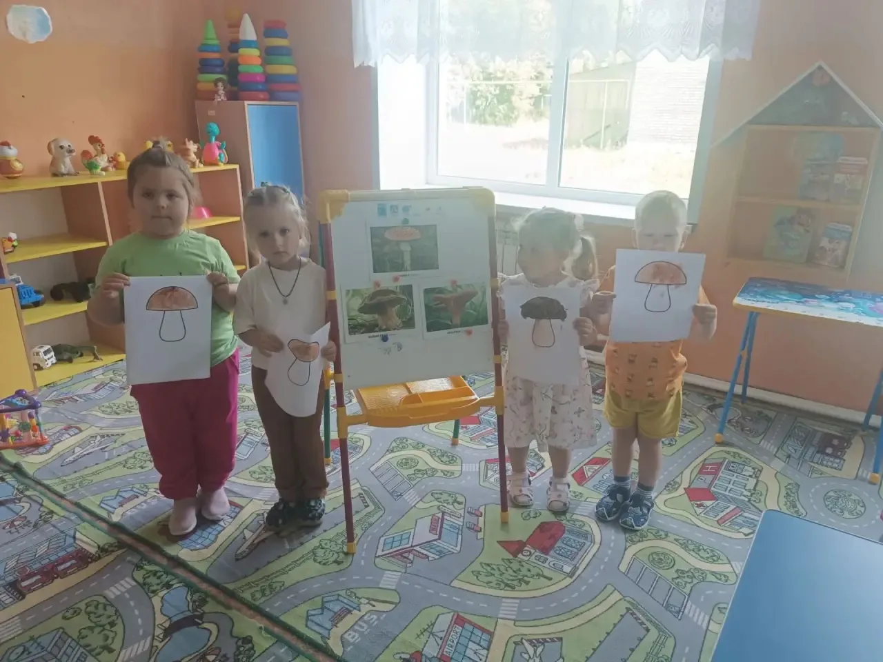 Сегодня в первой младшей группе прошел тематический день  -