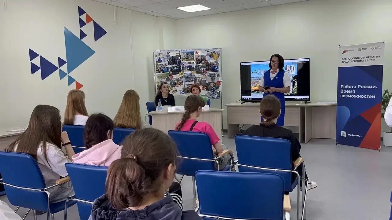 Более 1800 жителей Иркутской области нашли работу спустя два месяца после проведения фе...