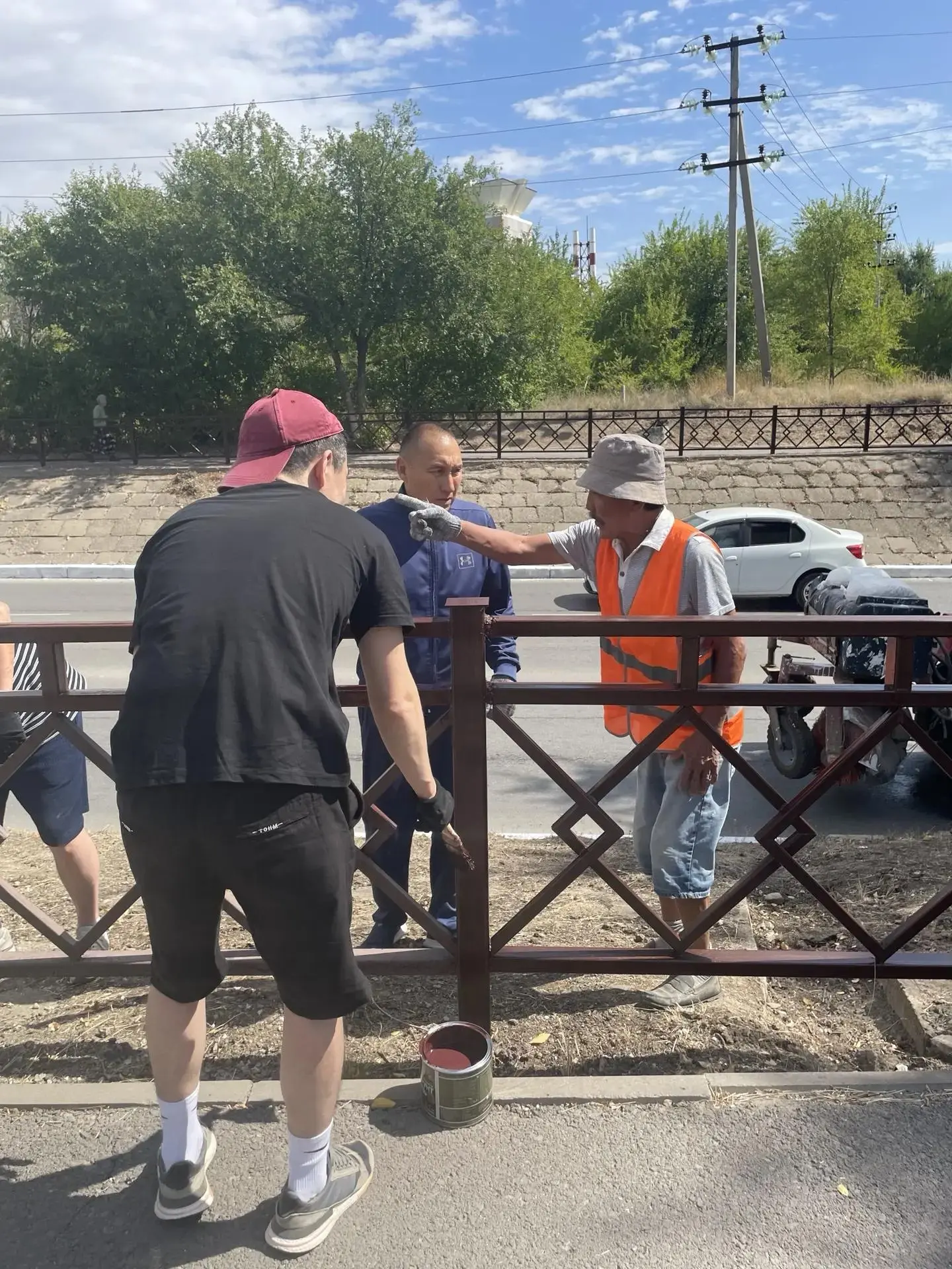 Коллектив Службы во главе с руководителем принял участие в общегородском субботнике