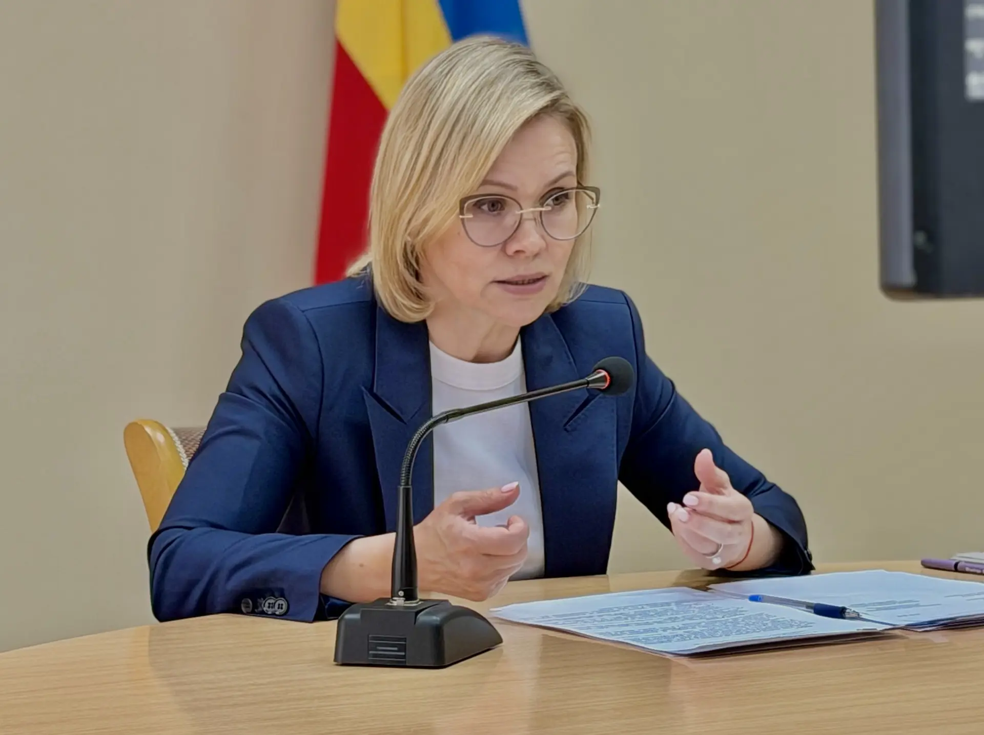 Сегодня провела прием граждан Заветинского района.