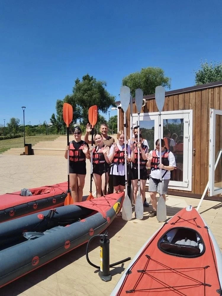 🚣На городском пляже вновь начались тренировкина сапах для воспитанников Станции юных туристов
