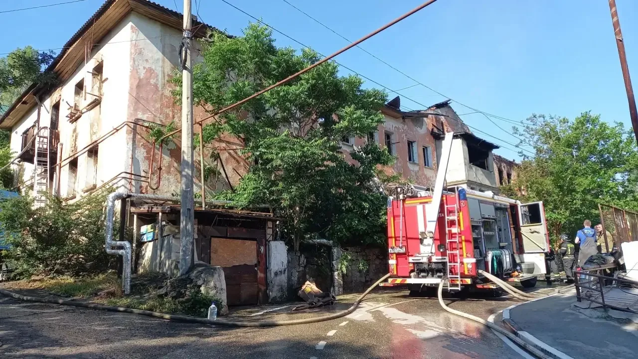 ⚡️⚡️⚡️ После тушения пожара  в многоквартирном доме обнаружены тела трёх человек, личности которых у