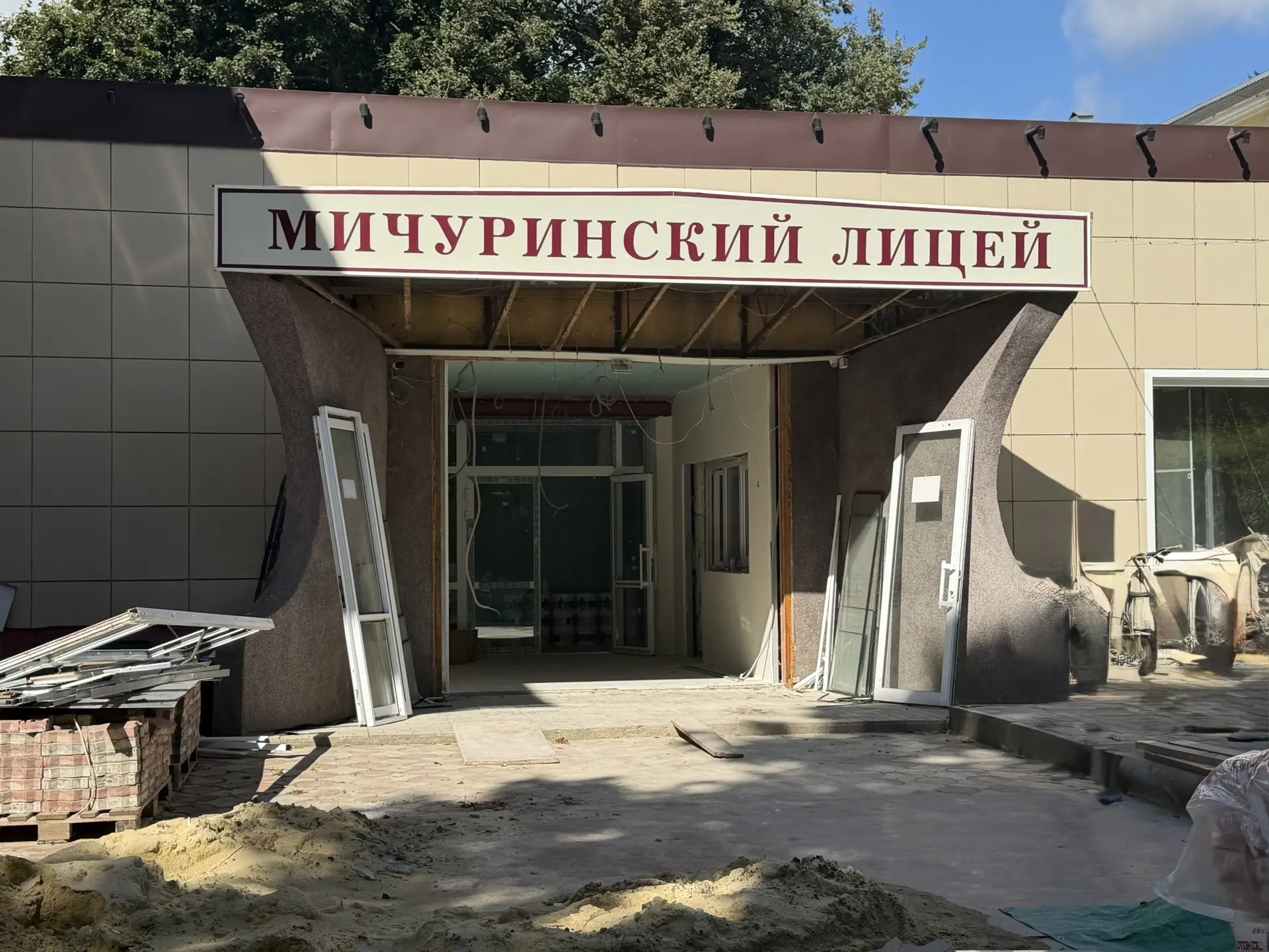 Сегодня в ТОГАОУ «Мичуринский лицей» состоялся выезд с участием депутатов, представител...