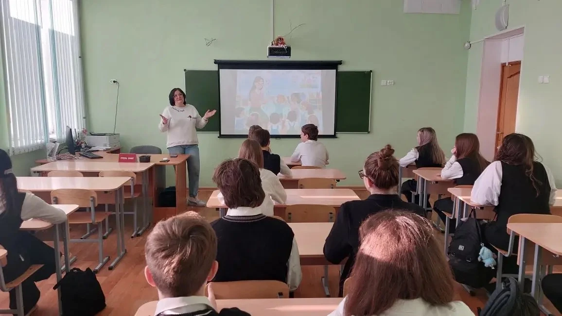 👩‍🏫 Педагог, мама и вдохновляющий пример!  На занятии курса «Россия — мои горизонты» в 7 «Б» к ребят
