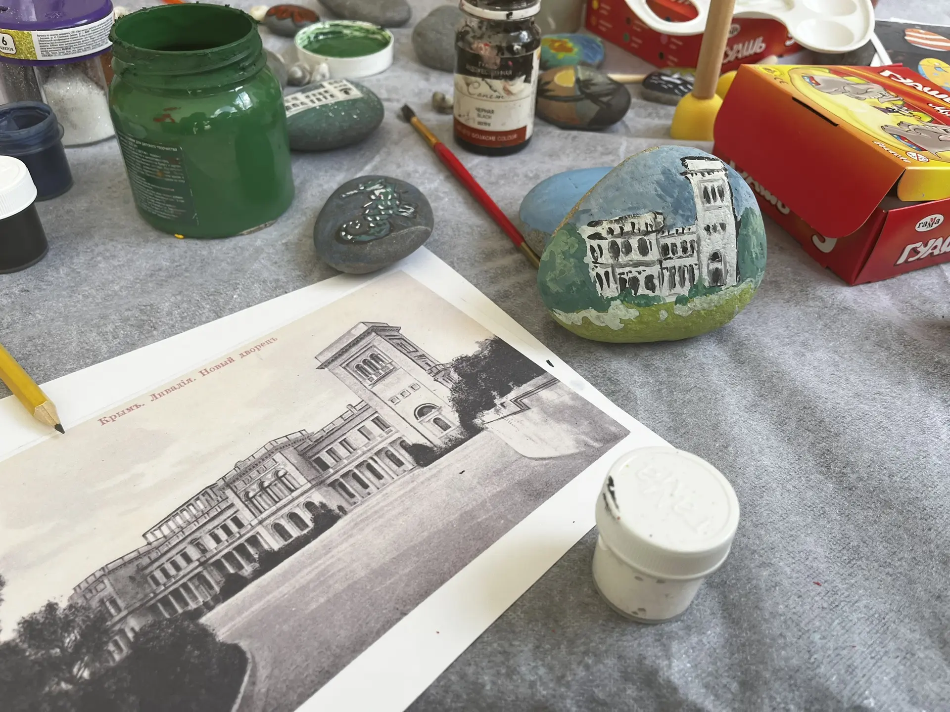 🌊🎨 Сегодня в Ливадийском дворце прошёл семейный мастер‑класс по росписи морских камней!

Участники