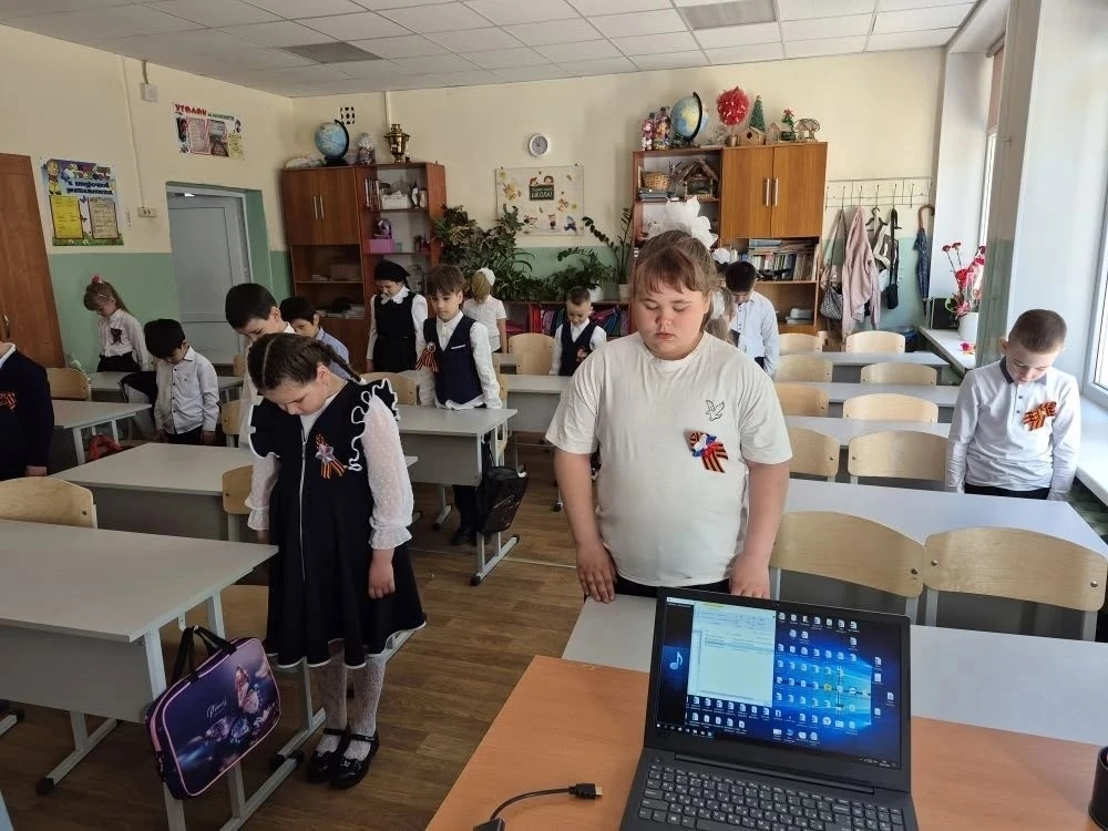 ✨«Нам доверена память»: в 1 «Б» классе МБОУ СОШ №4 г. Грязи /кл. рук. Шкатова Н.С./ 8 мая 2026г прош