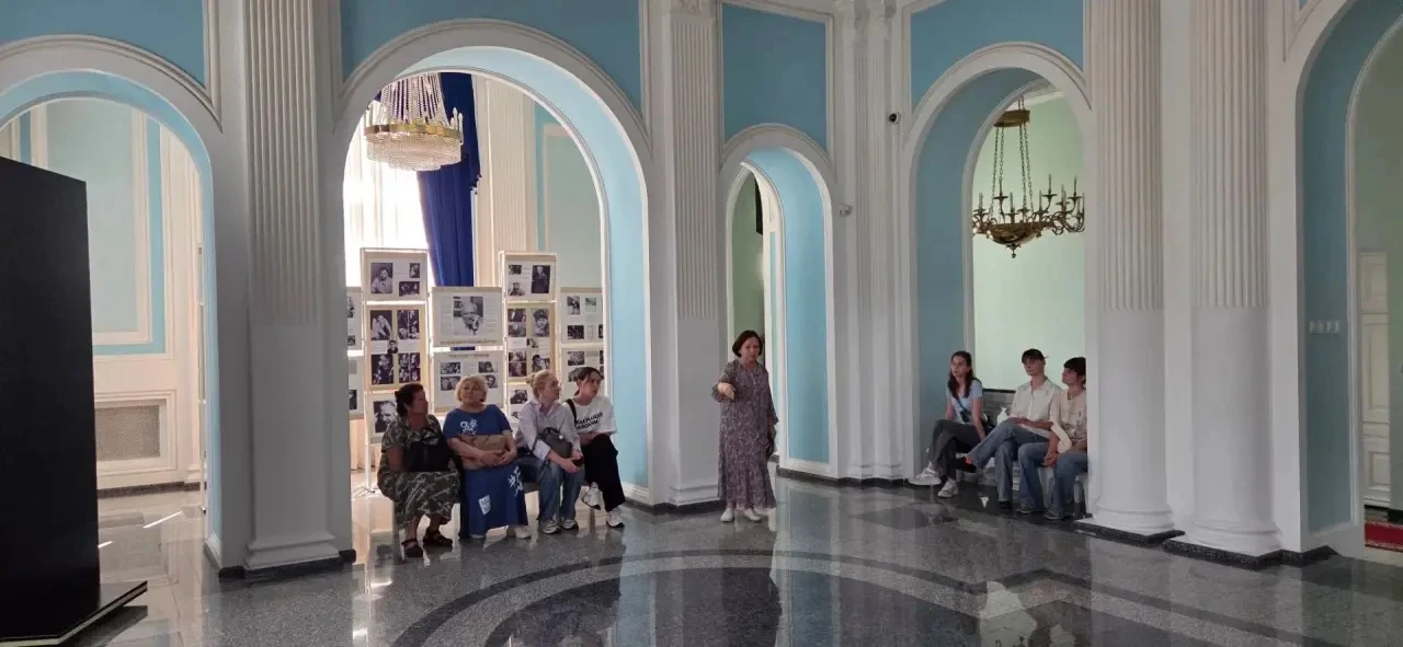 🎭 Тайны закулисного мира: экскурсия в Омский драматический театр