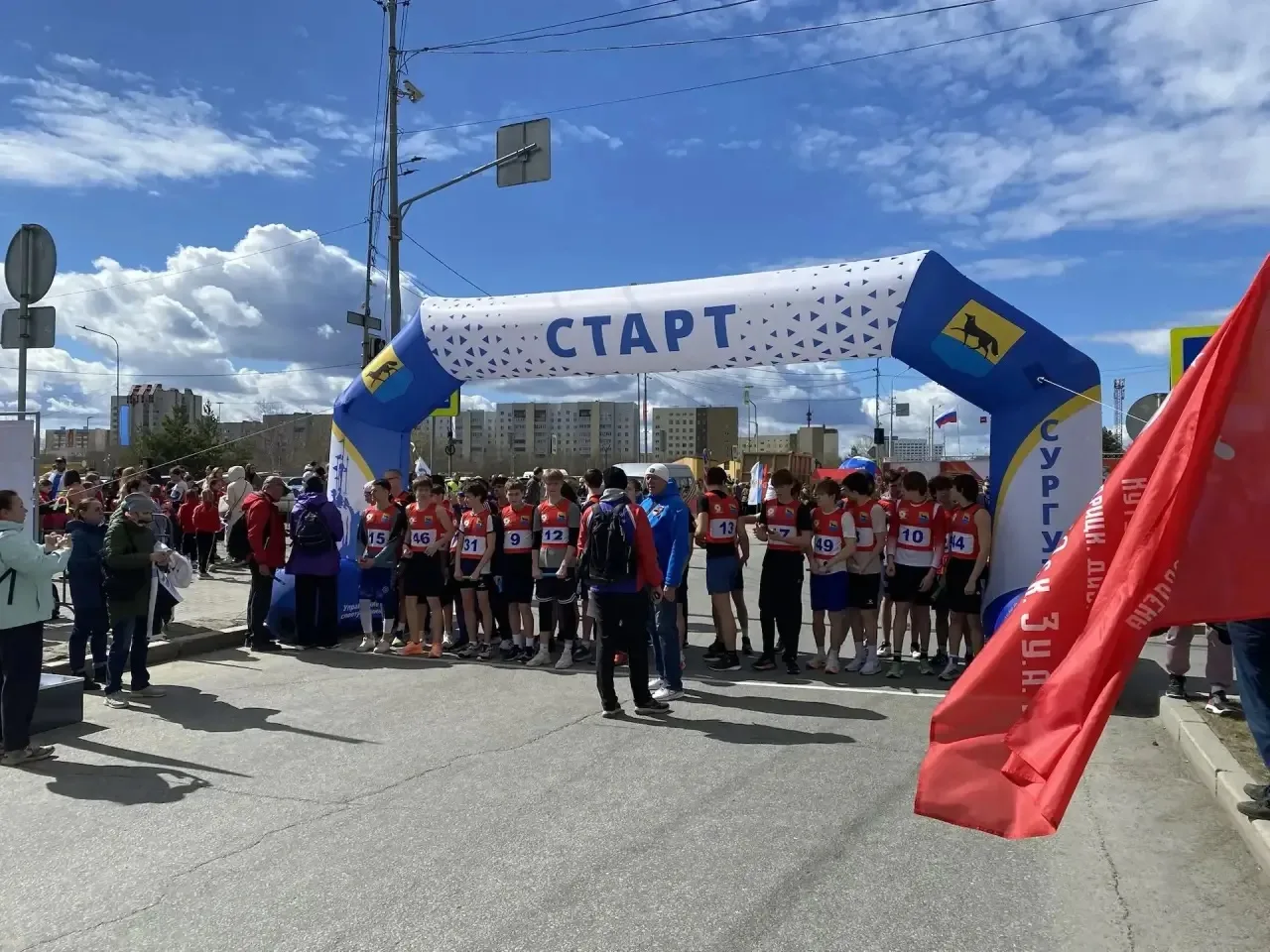 🎖️Сегодня наши старшеклассники приняли участие в легкоатлетической эстафете, посвящённой Дню Победы 
