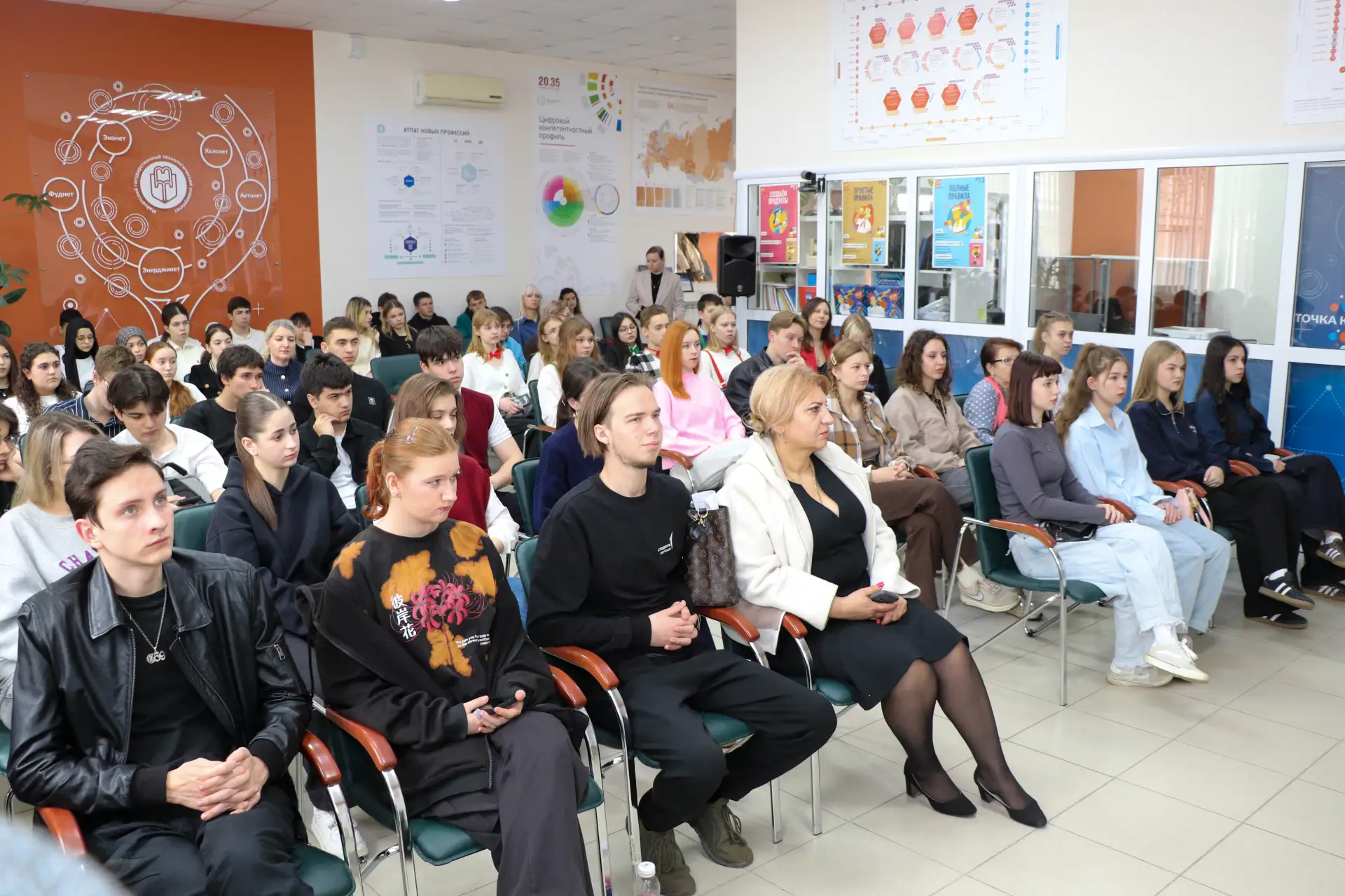 В МГТУ продолжается образовательная программа для студентов и школьников ✨ ▶️ В Точке кипения МГТУ с