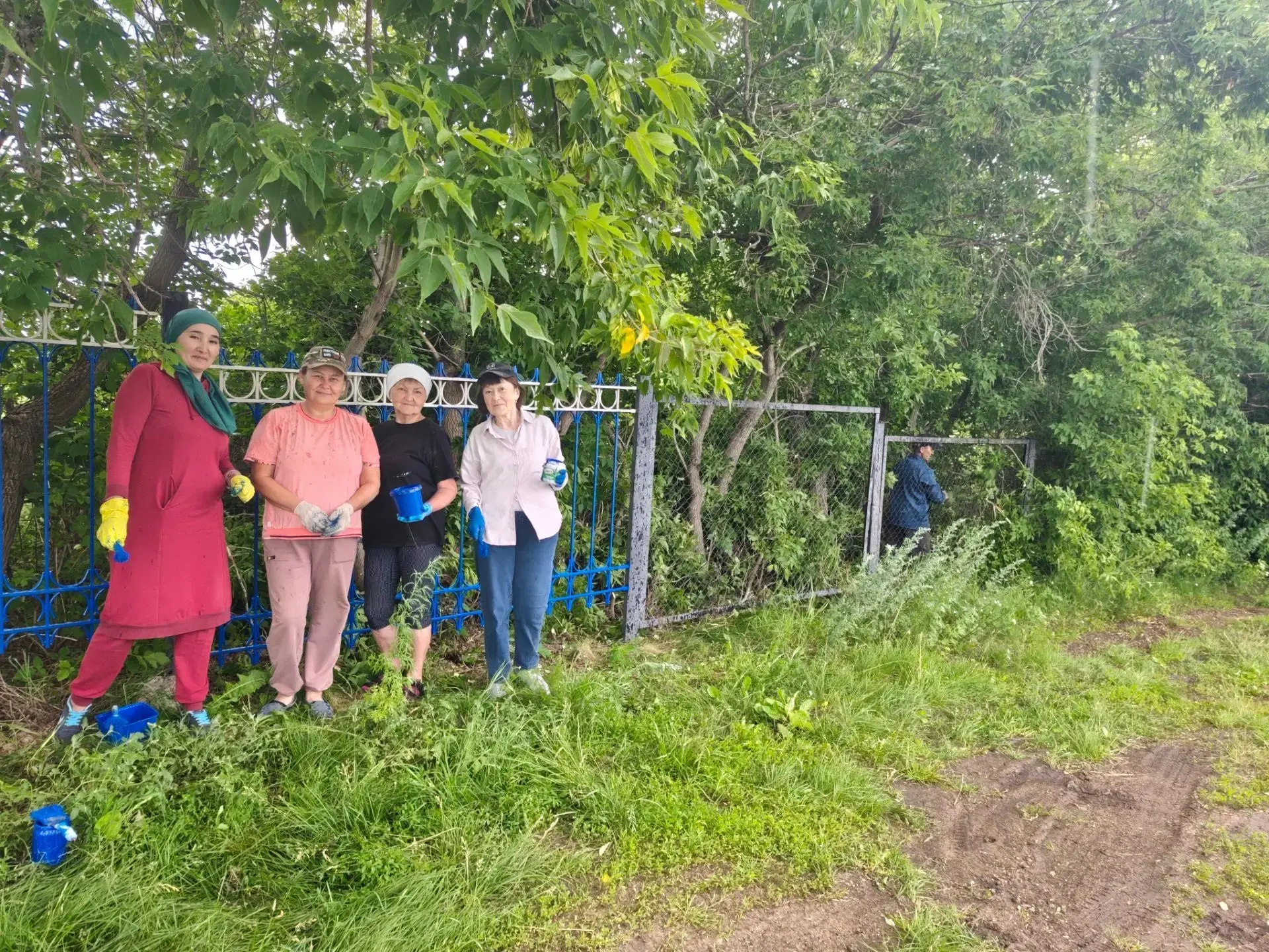 🌳 Сегодня субботник — школа в деле!