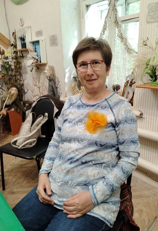 В первые деньки лета мастер-класс по созданию стильных брошей в виде цветов из органзы ...