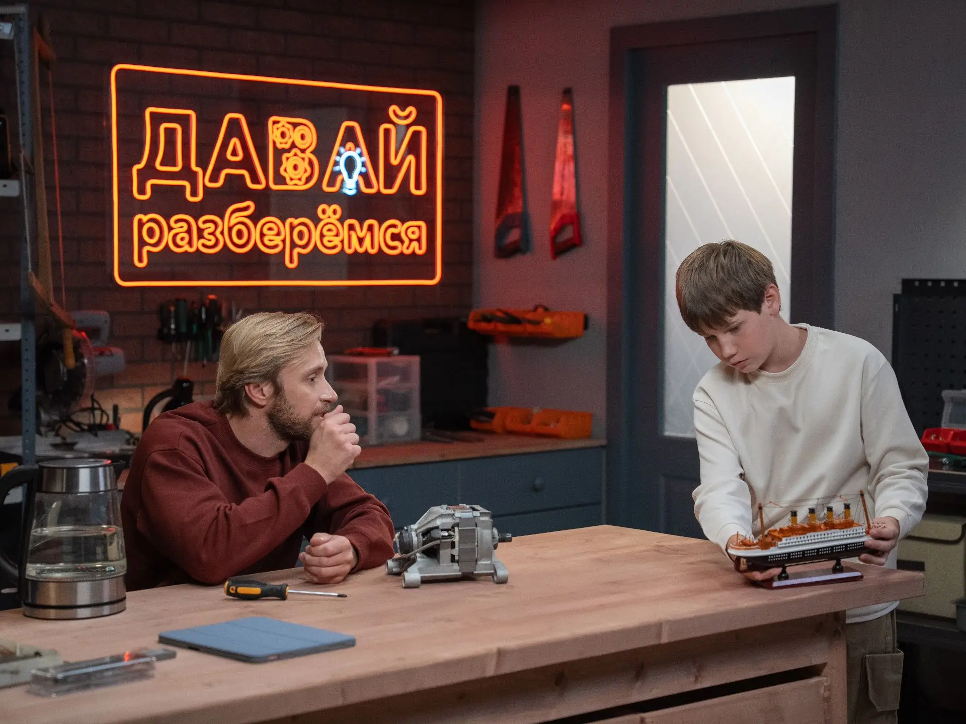 💡Любопытным быть модно: Пятый канал запускает новую программу «Давай разберёмся»