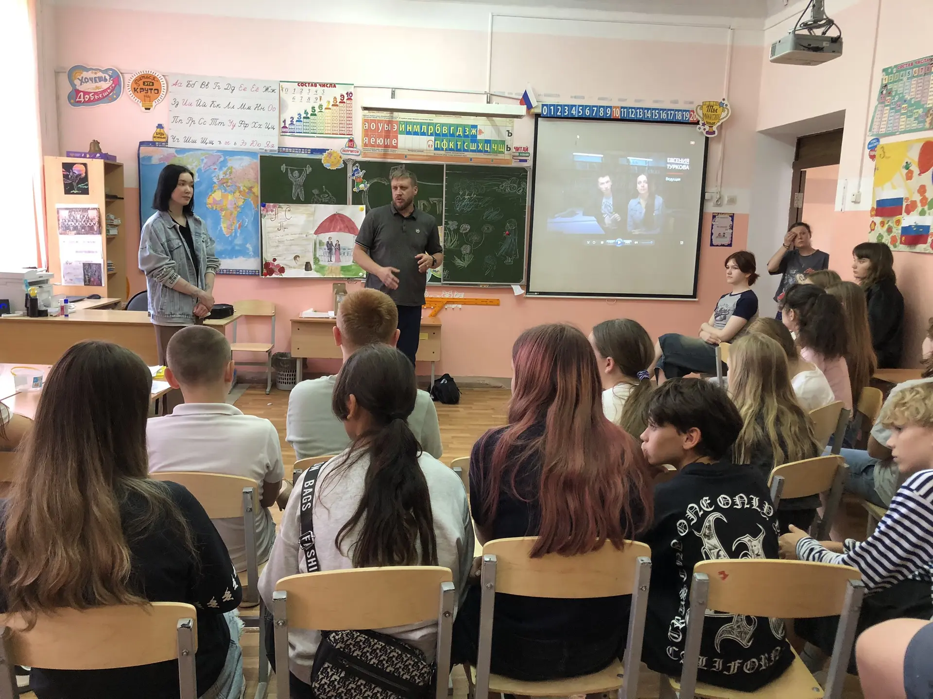 💡 Факт дня: знание реально спасает жизни. В МБОУ СОШ №6 им. Ц. Л. Куникова прошёл видеолекторий «До