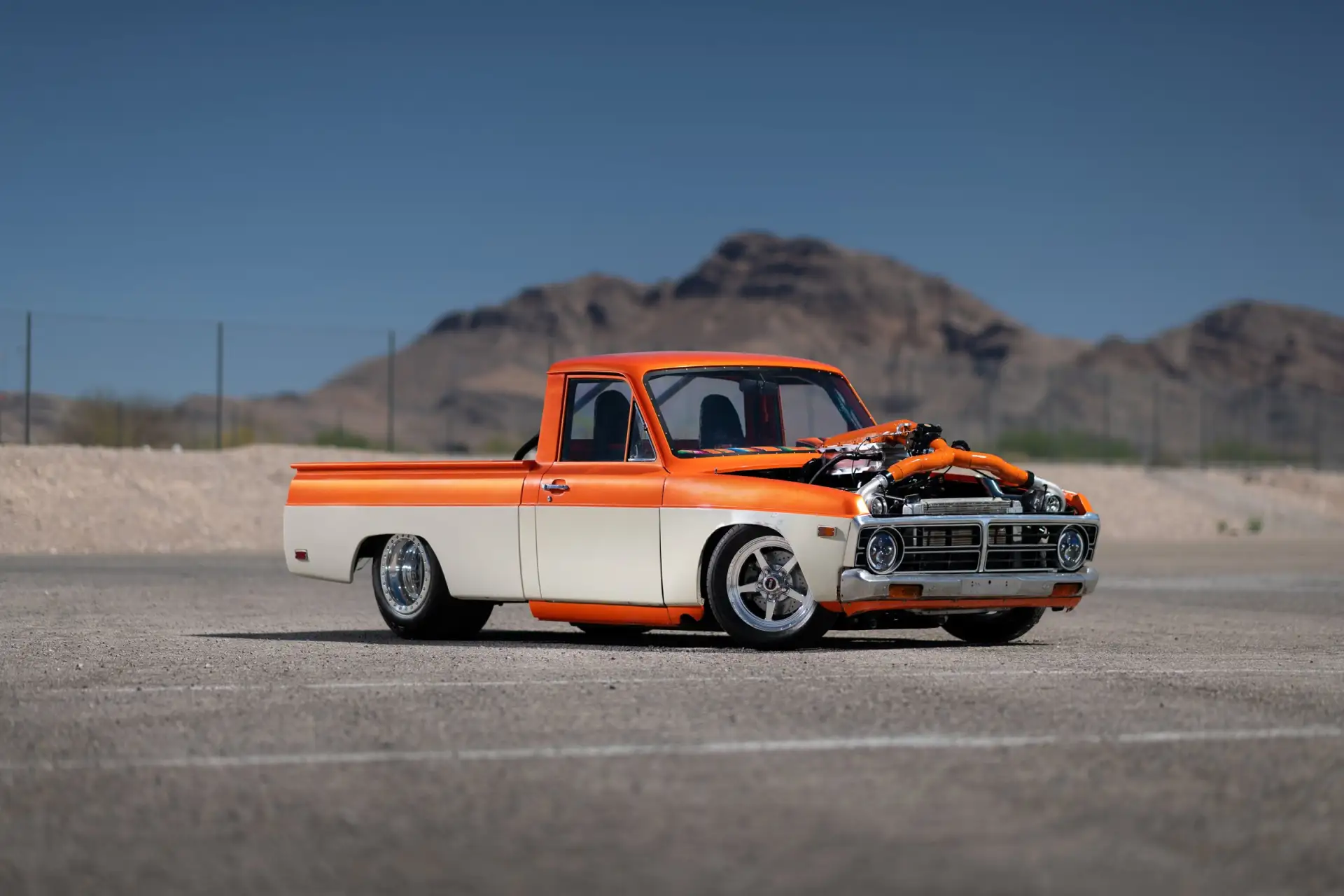 Работяга почтенного возраста "Ford Courier" 1972 года с V8 "LQ9" и двойным турбонаддувом от "Brian T