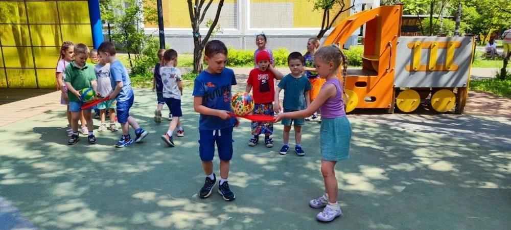 🌞 Дошкольное лето — время движения и радости

В дошкольном корпусе на Суздальской, 10А, кипит жизнь