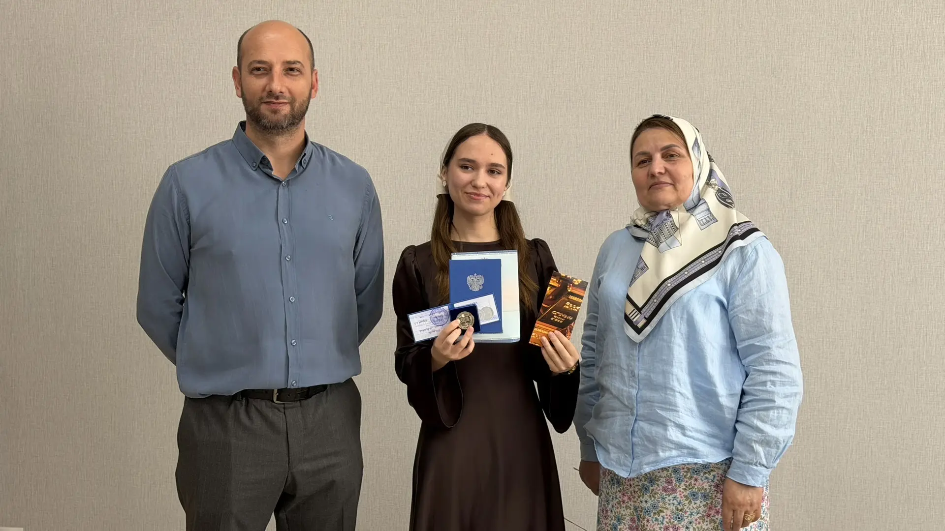 🥈 СЕРЕБРЯНАЯ МЕДАЛЬ – Шафиева Амина Анваровна

Вторая серебряная медаль — у Амины. Её отличает не т