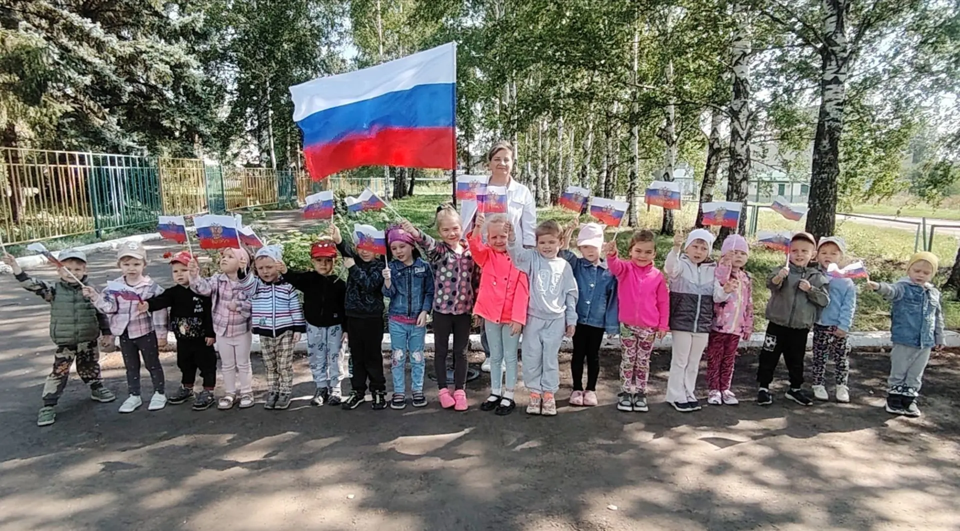 🇷🇺 Главный цвет сегодня — ТРИКОЛОР! Наш детский сад отмечает День Государственного фл...
