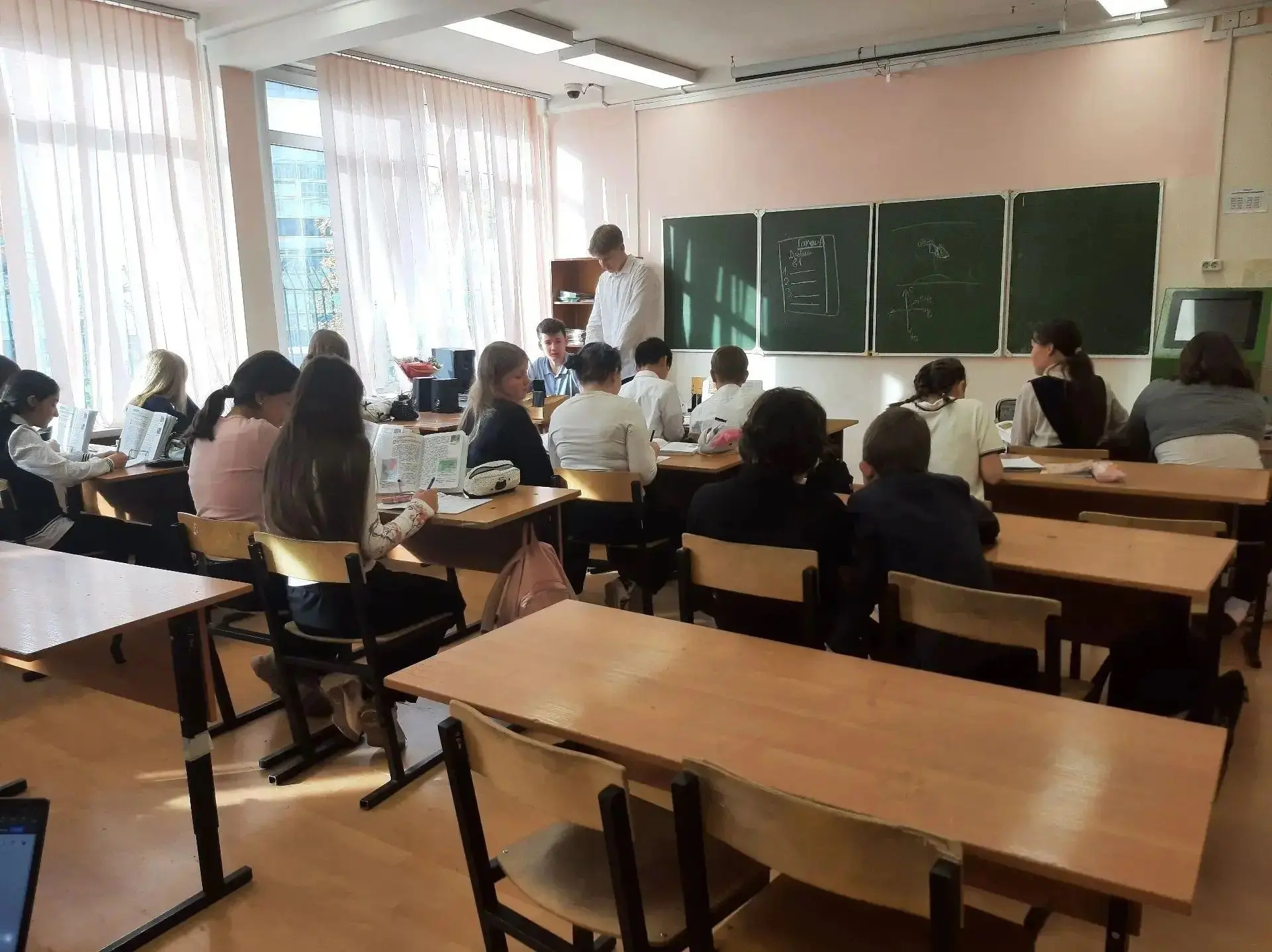⭐️ Кто сегодня рулит в школе? Наши ученики!