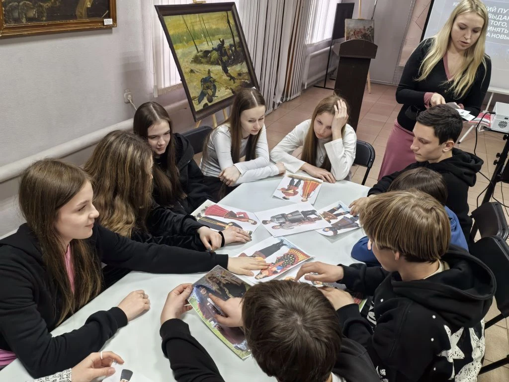 ЭКСКУРСИЯ В ГОРОДСКОЙ МУЗЕЙ: КОСМОС И ГОД НАРОДНОГО ЕДИНСТВА  ✨Сегодня учащиеся 8б класса приняли уч