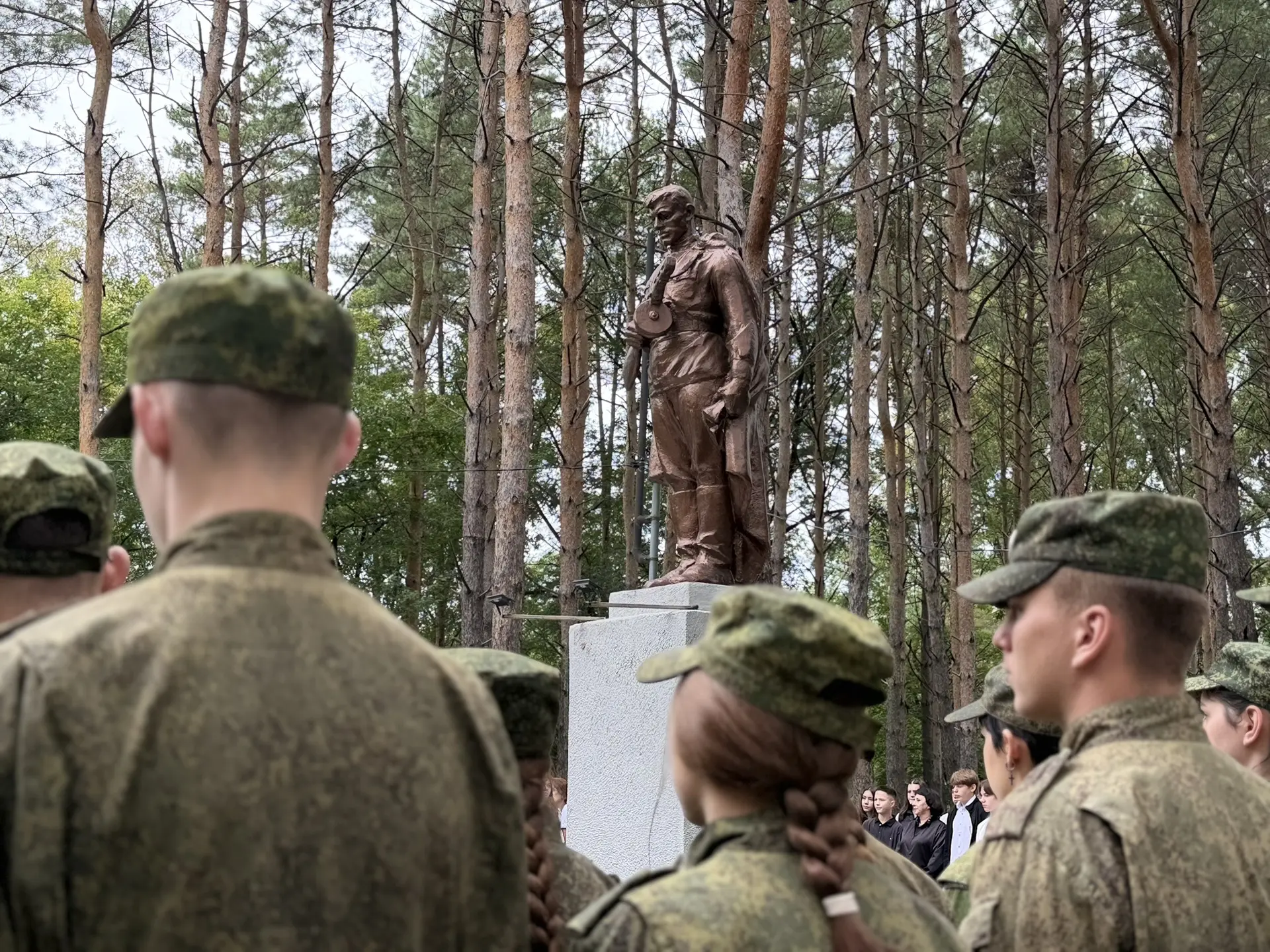 🎖 Память, которую мы храним: студенты Амурского казачьего колледжа на митинге ко Дню о...