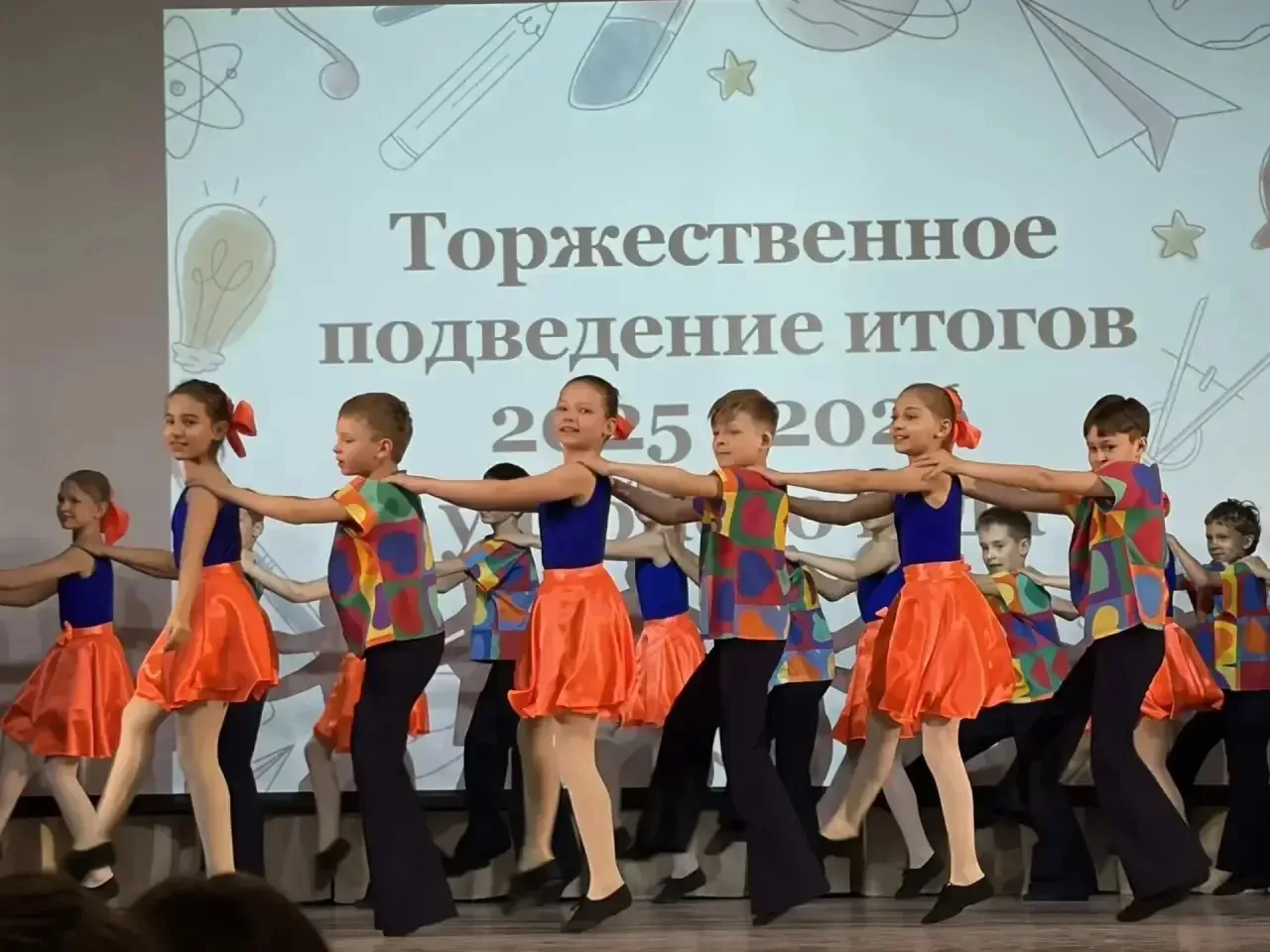 Главные итоги года: награды, улыбки и творчество!  В нашей школе прошли традиционные праздничные лин
