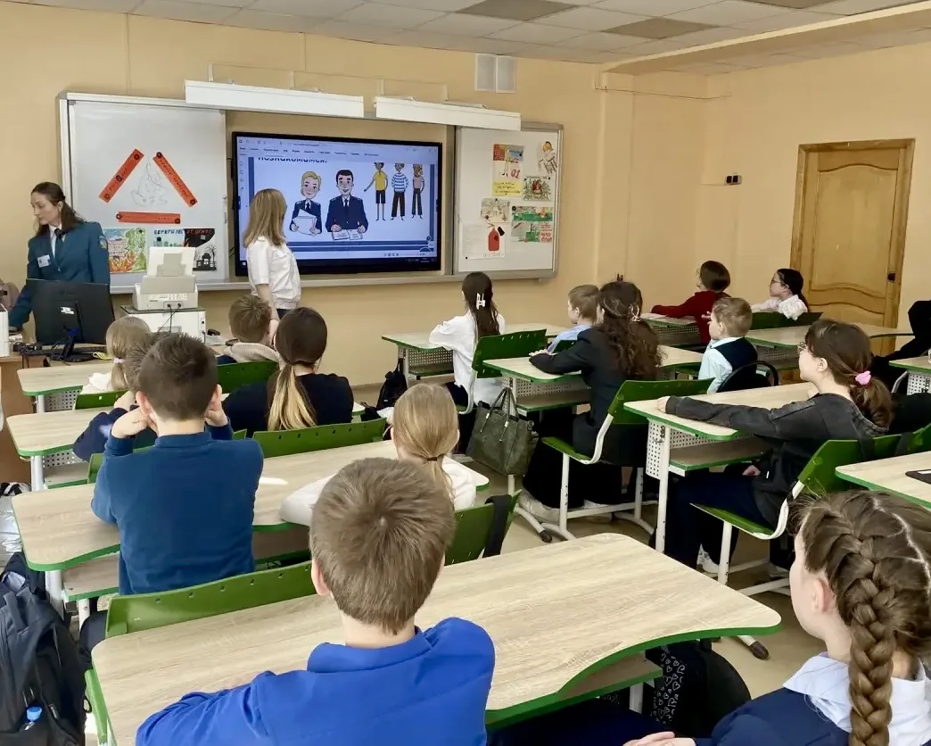 5 «В» класс на встрече с налоговой инспекцией! 🧾  30 апреля наши пятиклассники встретились с предста