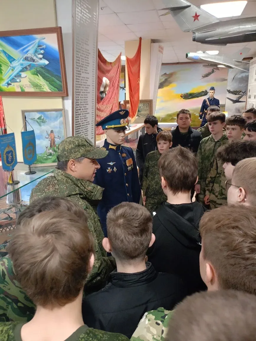 В рамках проведения учебных сборов среди 8 классов, наши ученики посетили военную часть г. Тихорецка