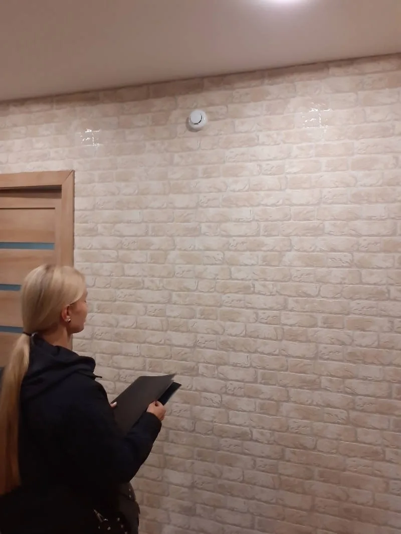 🔥 Безопасность в каждый дом: многодетным семьям Архангельска выдают пожарные извещатели.
