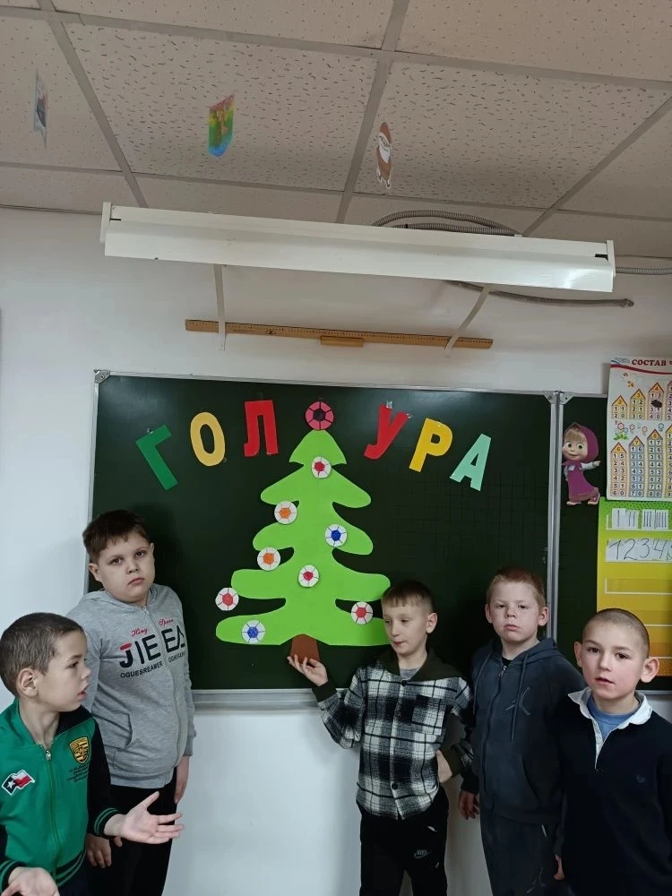 Футбольный ⚽ мяч на новогодней ёлке 🌲